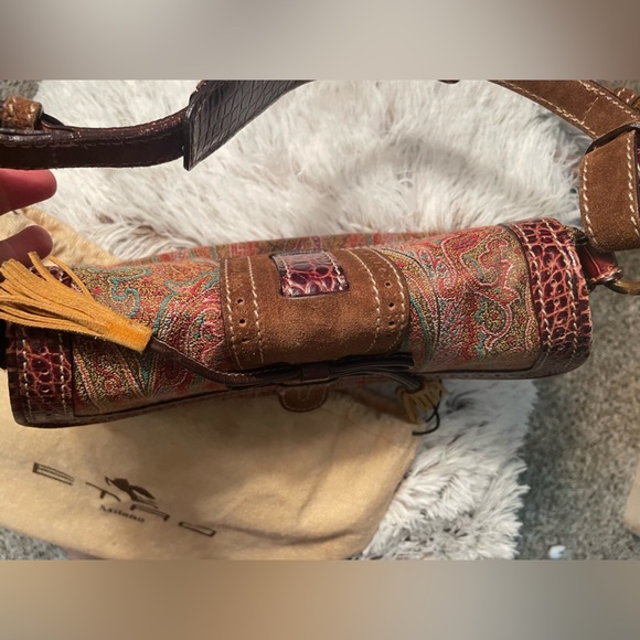 🍂🍂ETRO Beautiful shoulder bag! Like new with dust bag🍂🍂 - Picture 8 of 14